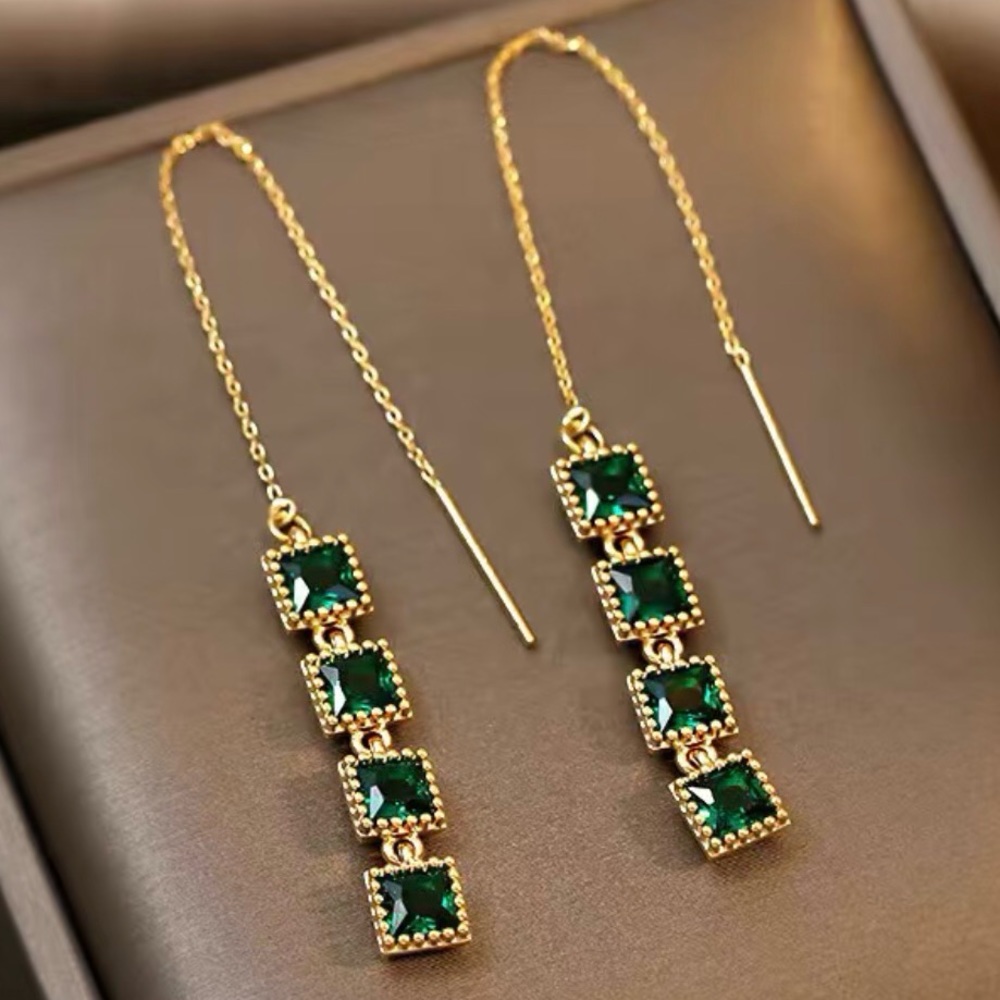 ✨✨Emerald Tassel Earring✨✨✨